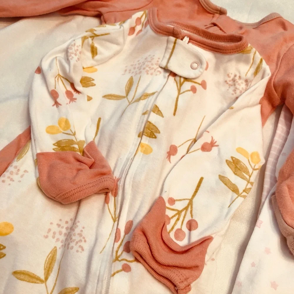 Lot of 8/ 0-3 months old baby girl onesies pajamas sleepwear warm cuddle cute
